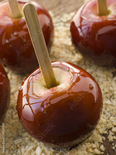 Photo: Toffee Apples on Crushed Toasted Almonds Toffee Apples on Crushed Toasted Almonds