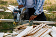 Photo en ligne au meilleur prix Hispanic laborer with saw