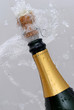Photo: Knallende Sektflasche Knallende Sektflasche