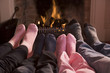 Foto: Family of Feet warming at a fireplace Family of Feet warming at a fireplace