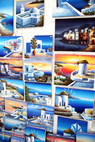 Foto: Island paintings displayed for sale Island paintings displayed for sale