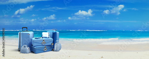Illustration: Luggage at the beach Luggage at the beach