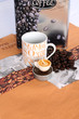 Espresso mit Dose und Kerze