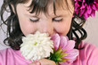 l'enfant et les fleurs