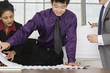Foto: A young business man giving explanation. A young business man giving explanation.