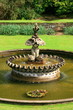 fontaine dans un jardin
