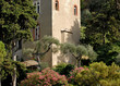 scorcio di castello e villa in liguria