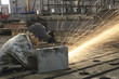 Images : a locksmith processes good from a metal