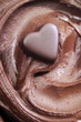 Foto: Chocolate heart in chocolate sauce Chocolate heart in chocolate sauce