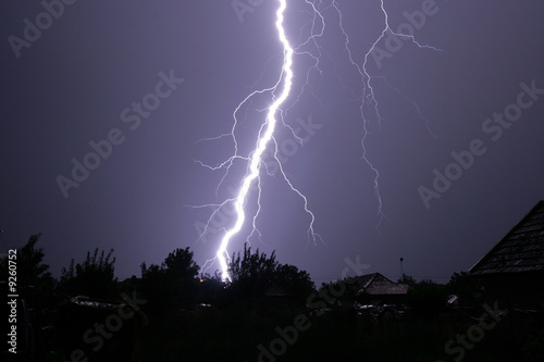 Photo: lightning in from sky to earth lightning in from sky to earth