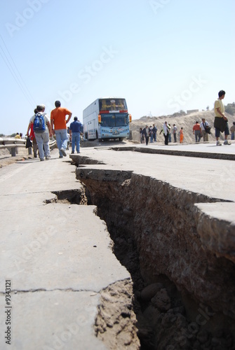 Strada dopo un terremoto in Perù