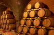 Weinkeller,Rotwein im Barrique Faß ausgebaut,Toskana,Italien