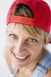 Details der Fotografie Großansicht Porträt der jungen Frau mit Baseball-Kappe