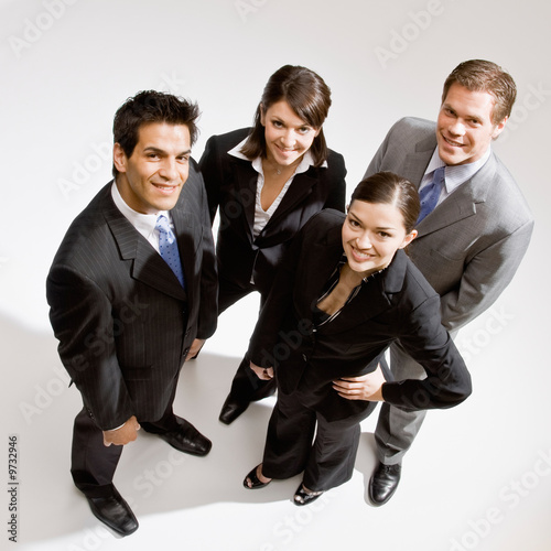 Foto: Confident co-workers standing in group Confident co-workers standing in group