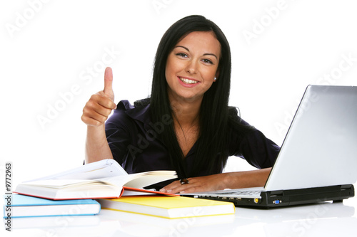 Photo: Junge erfolgreiche lachende Frau mit Laptop Junge erfolgreiche lachende Frau mit Laptop