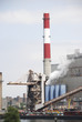 cheminée d'usine avec fumée cheminée d'usine avec fumée