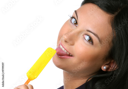 Photo: Sexy Teenager mit Speiseeis zeigt Zunge Sexy Teenager mit Speiseeis zeigt Zunge