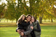 FAMILIE IM HERBSTWALD