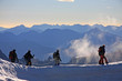 Alpinistes dans la brume