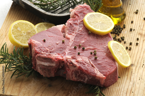 Foto: Bistecca fiorentina cruda Bistecca fiorentina cruda