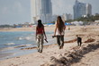 passeggiata sulla spiaggia