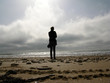 fille sur la plage en automne