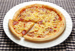 Supreme Pizza (shallow DOF)