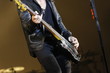 bassiste en action