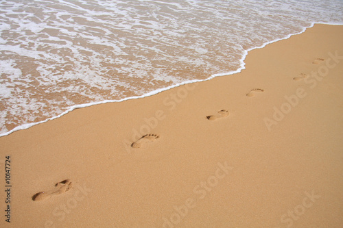 Foto: Fußspuren im Sand am Meer Fußspuren im Sand am Meer