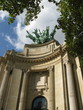 Statue équestre sur la façade du Petit Palais, Paris.