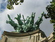 Statue équestre sur le toit du Petit Palais.