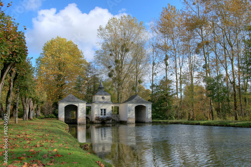 dans l'axe du canal
