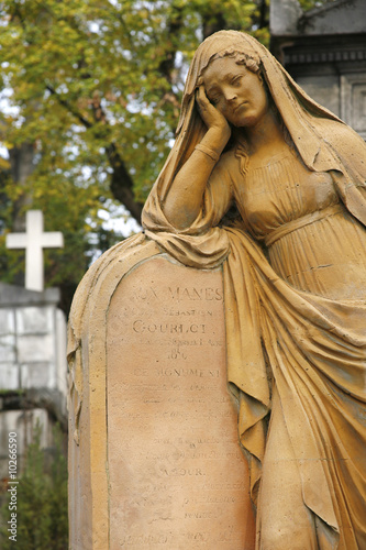 pere lachaise cemetery paris