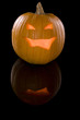 Foto: Jack-o-Lantern on a reflective surface Jack-o-Lantern on a reflective surface