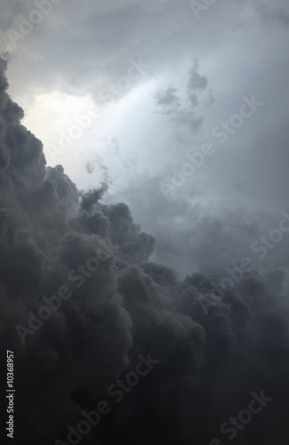 Photo : Dramatic clouds during a rainstorm Dramatic clouds during a rainstorm