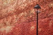Mur au lampadaire