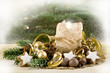 Weihnachtsdeko in Gold mit Kerze