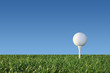 Golfball auf Tee - Hintergrund
