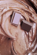 Foto: Chocolate chunks in melted chocolate, close-up Chocolate chunks in melted chocolate, close-up