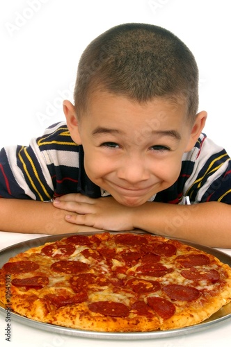 Photo: child and pizza 5 years old child and pizza 5 years old