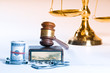 Foto: Wooden justice gavel and block with brass Wooden justice gavel and block with brass
