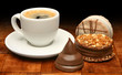 Foto: Cup of coffee and sweet chocolates, chocolate series Cup of coffee and sweet chocolates, chocolate series