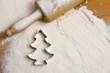 Plätzchen für Weihnachten werden gebacken