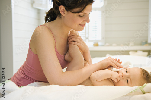 Foto: Mother and naked baby, milk cleanser Mother and naked baby, milk cleanser