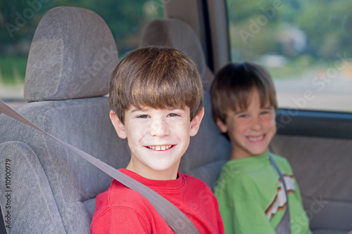 Foto: Boys Buckled up in Automobile Boys Buckled up in Automobile