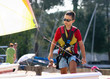 Photo: enfant se dirigeant vers son catamaran enfant se dirigeant vers son catamaran