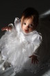 vie religieuse - bébé fille en robe de baptême