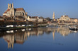 Auxerre et reflets dans l'Yonne