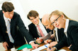 Vier Geschäftsleute im Teammeeting