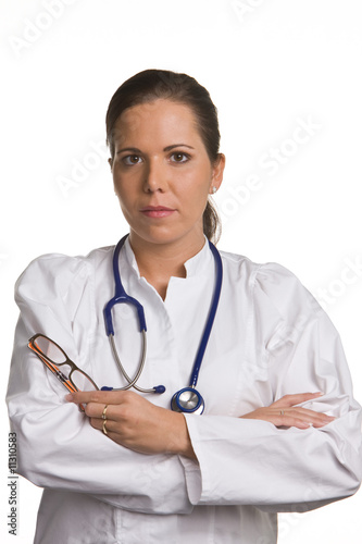 Foto: Thoughtful young doctor on a white background Thoughtful young doctor on a white background